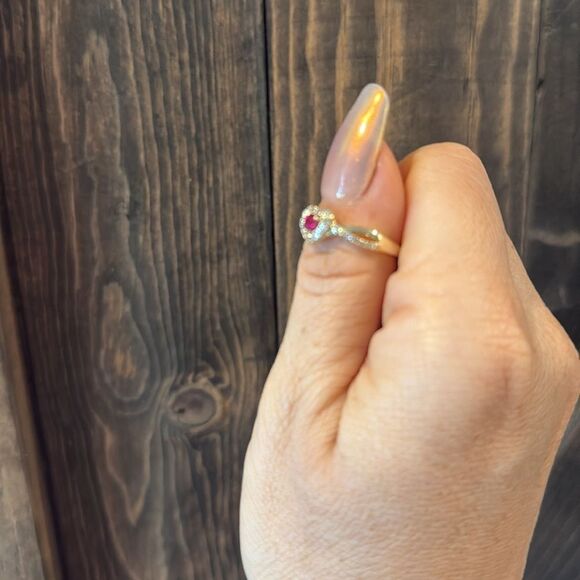 Elegant 14K Gold Plated Pink Heart Princess Twisted Ring - Picture 9 of 12